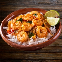 Crevetten in cremiger Kokosnuss-Masala-Sauce mit indischen Gewürzen – serviert bei India4U Bern